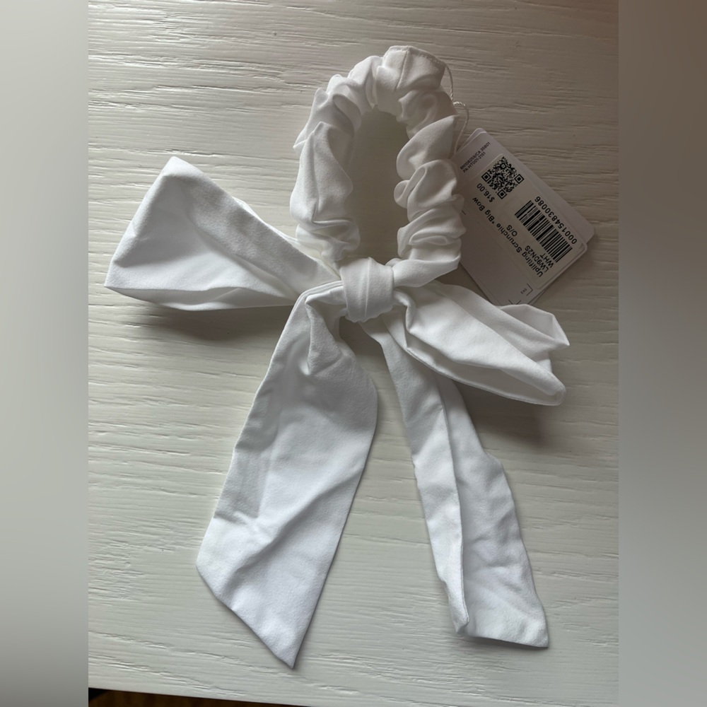 Lululemon Athletica Uplifting White Bow Scrunchie